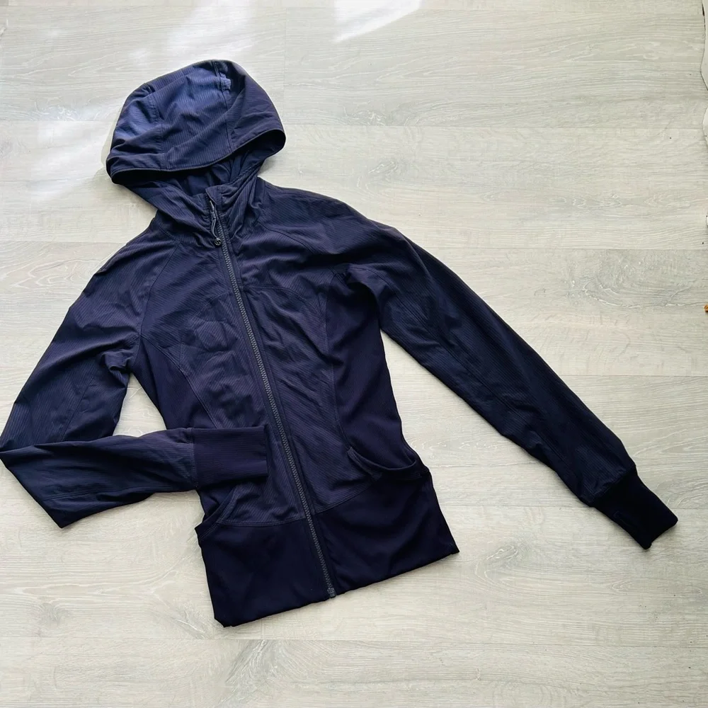 Lululemon Size 4 In Flux Jacket Hoodie Thumbholes in Black Grape - Picture 5 of 8